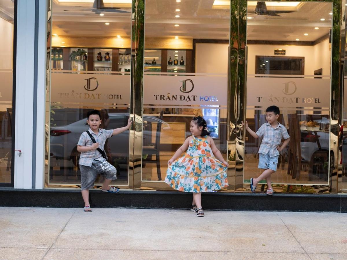 Tran Dat Hotel Ha Long Bagian luar foto