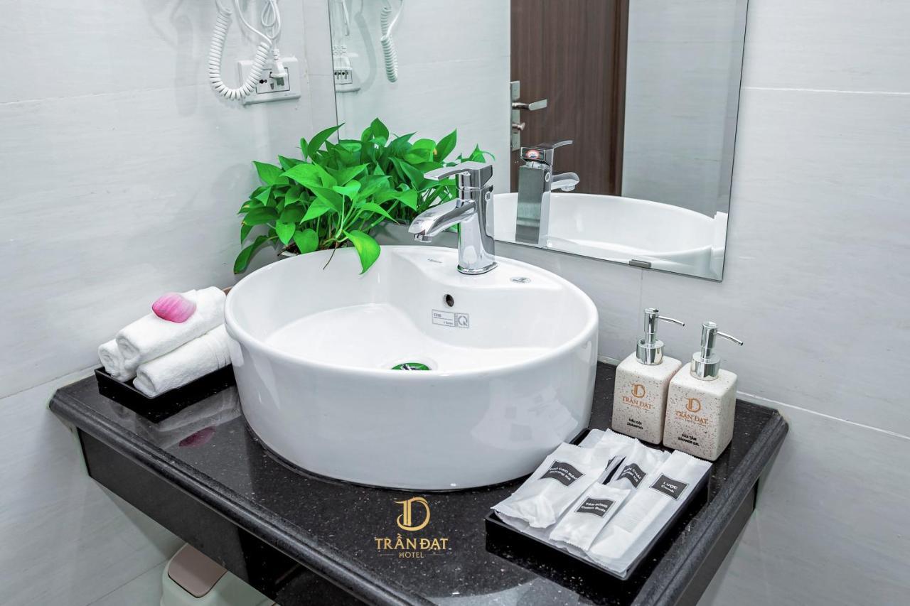 Tran Dat Hotel Ha Long Bagian luar foto